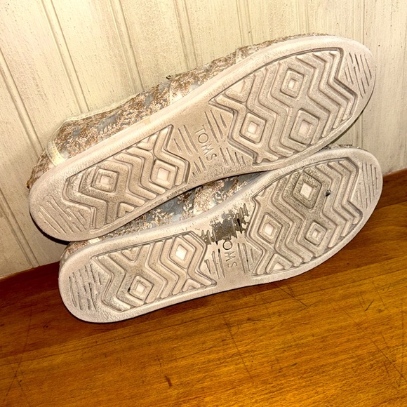 Toms Womens Alpargatas Rose Gold Metallic Hibiscus Floral Lace Size 7.5 … - Picture 12 of 15